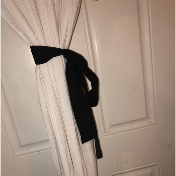 🫶🏻~Pleated Pure White dress- - Picture 9 of 10